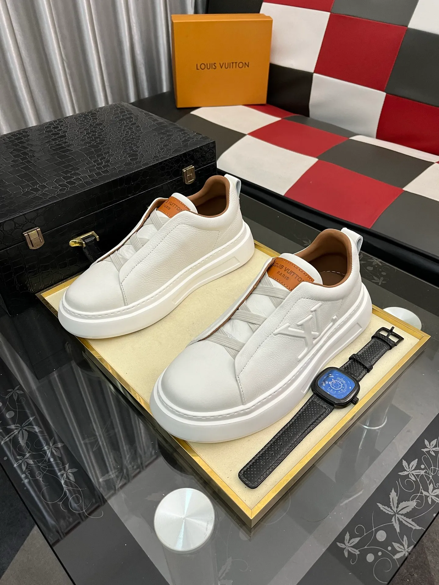 Men's shoes 💰480⌚️⌚️LV Louis Vuitton. The latest fashionable casual shoes are popular in physical stores. New spring and summer comfortable imported custom original cowhide, unique jacquard fabric element design. With sheepskin lining, Lv original bottom, [sun][sun] high-end packaging and high quality💪Details determine the quality, you can enter and leave the counter at will, the code number is 38-442️⃣colors available